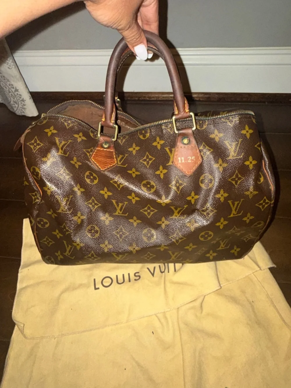 Authentic Louis Vuitton Speedy “35” Brown Monogram Canvas Handbag - Picture 2 of 10